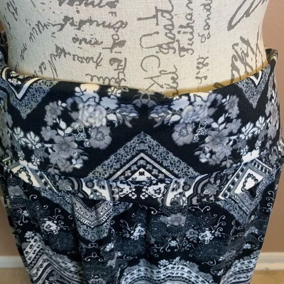 Studio 253 patterned skirt - Picture 3 of 8